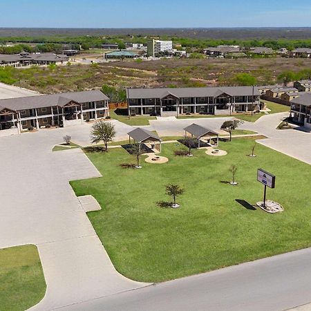 Eagle'S Den Suites Cotulla A Travelodge By Wyndham Exteriér fotografie