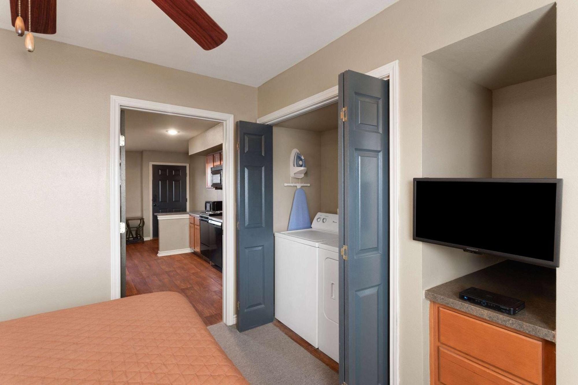 Eagle'S Den Suites Cotulla A Travelodge By Wyndham Exteriér fotografie