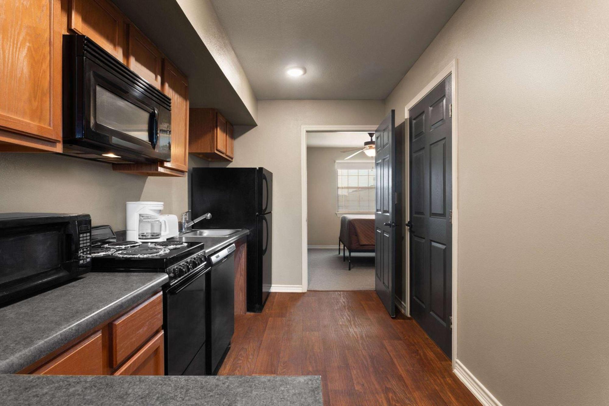 Eagle'S Den Suites Cotulla A Travelodge By Wyndham Exteriér fotografie